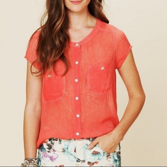 Free People We the Free crinkle print split back button front short sleeve top - Picture 1 of 11
